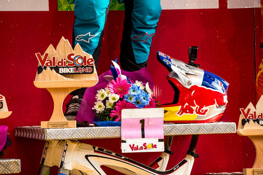 Troy Lee Designs’ Aaron Gwin Comes From Behind To Win Uci World Cup Downhill Title Featured Image